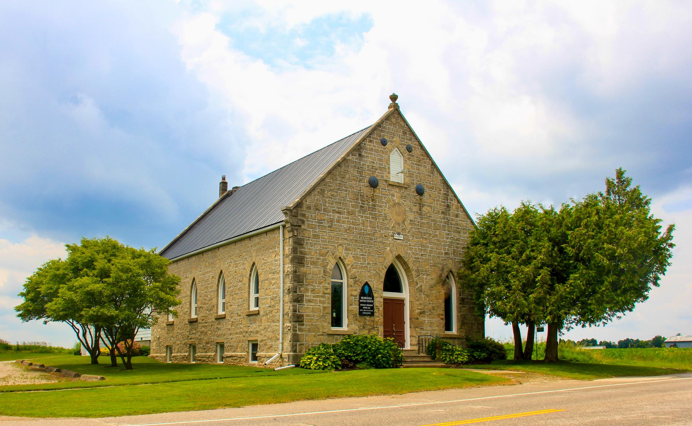 Mimosa United Church in daylight